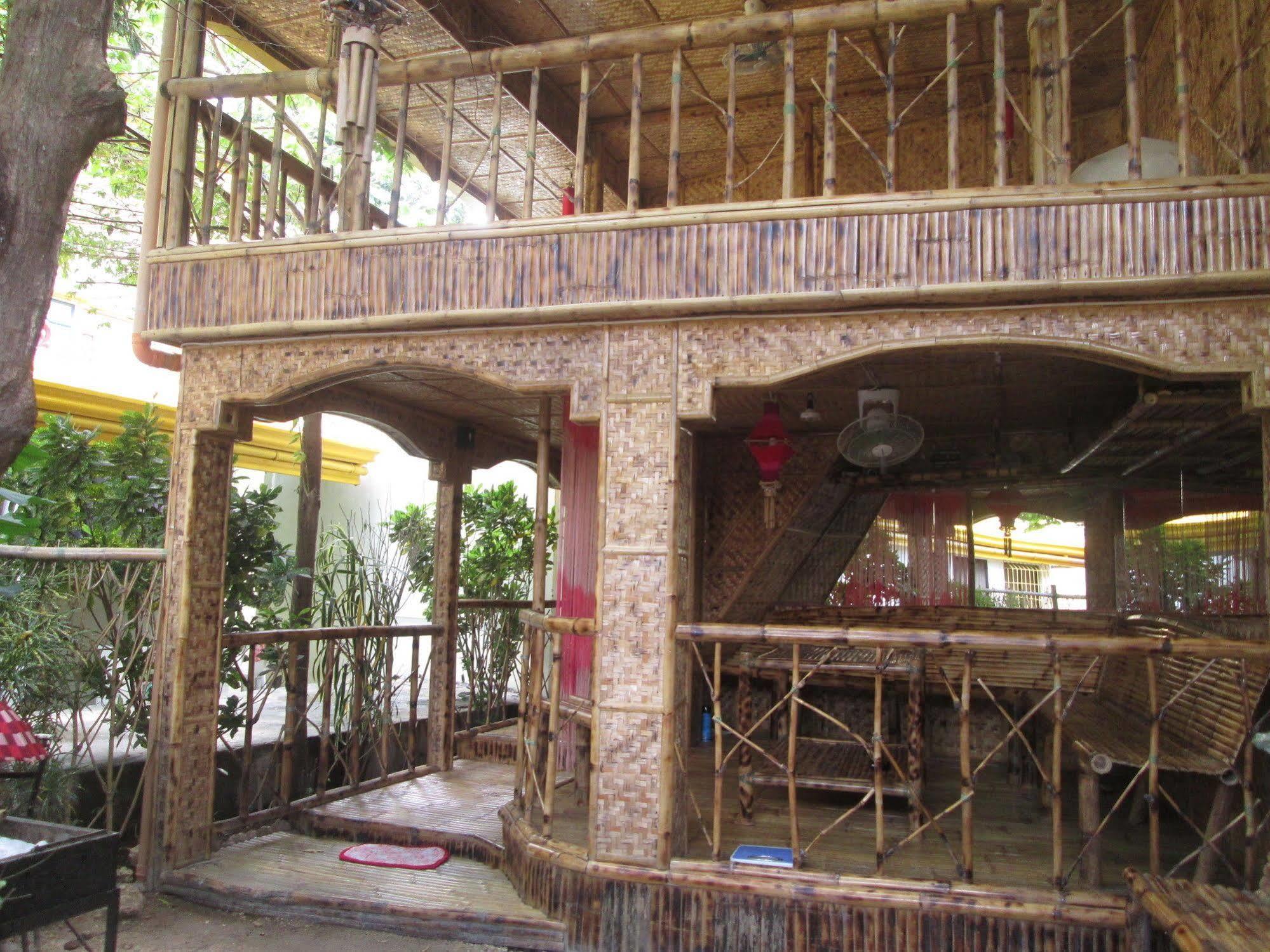 Bambooze Hauz Hotel Balabag  Exterior photo